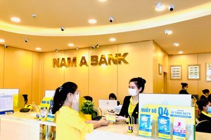 Khách hàng giao dịch tại Nam A Bank Thừa Thiên Huế