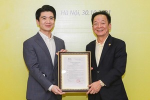 Bầu Hiển và con trai Đỗ Quang Vinh