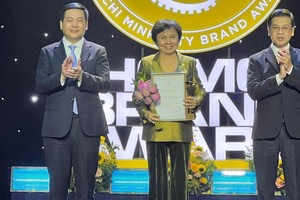 PNJ là một trong những doanh nghiệp vinh dự đón nhận Giải thưởng Thương Hiệu Vàng từ UBND Thành phố