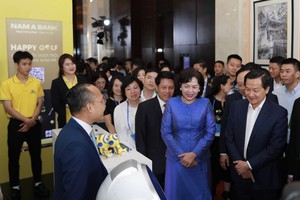 Phó Thủ tướng Chính phủ Lê Minh Khái và Thống đốc NHNN Nguyễn Thị Hồng cùng đoàn đại biểu tham quan hệ sinh thái Ngân hàng số Nam A Bank