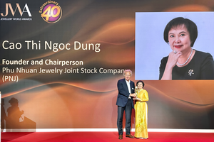 Bà Cao Thị Ngọc Dung, Chủ tịch HĐQT PNJ được vinh danh là một trong 40 biểu tượng xuất sắc nhất (Extraordinary 40) ngành kim hoàn thế giới. Ảnh: Hoài Anh