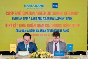 Đại diện Nam A Bank và ADB ký kết Thỏa thuận Ngân hàng phát hành (Issuing Bank Agreement - IBA)