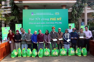 DPM tặng quà Tết cho gần 10 ngàn hộ gia đình khó khăn