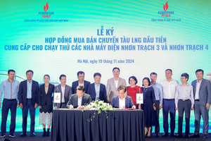 Ông Huỳnh Quang Hải, Phó tổng giám đốc PV GAS và ông Nguyễn Kiên, Phó tổng giám đốc PV Power đã đại diện cho 2 Tổng công ty thực hiện nghi thức ký Hợp đồng