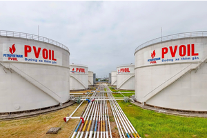 Hệ thống bồn chứa và đường ống công nghệ tại kho PVOIL