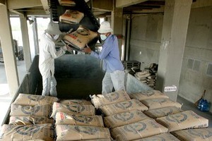 Xuất khẩu xi măng, clinker của Việt Nam năm 2014 đạt gần 1 tỷ USD, đứng thứ 2 về cả giá trị lẫn sản lượng trong 104 quốc gia xuất khẩu