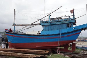 Nhu cầu vay vốn đóng tàu của ngư dân là rất lớn, song quy định đang còn nhiều bất cập. Ảnh: Đ.T
