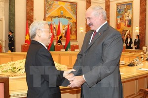 Tổng thống Cộng hòa Belarus Lukashenko và Tổng Bí thư Nguyễn Phú Trọng trong chuyến thăm chính thức Belarus của Tổng Bí thư Nguyễn Phú Trọng tháng 11/2014 (Ảnh: Vietnam+)