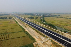  Tổng công ty Phát triển hạ tầng và Đầu tư tài chính Việt Nam (Vidifi) đang đẩy nhanh tiến trình nhượng quyền khai thác cao tốc Hà Nội - Hải Phòng cho đối tác Ấn Độ.