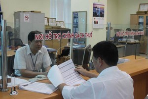 Song song với công tác cải cách TTHC, ngành Thuế sẽ có biện pháp mạnh để xử lý trường hợp cố tình trây ỳ tiền thuế của Nhà nước.  Ảnh: Thu Hằng