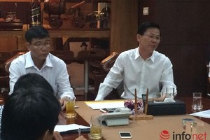 Ông Phạm Ngọc Lâm - Chủ tịch HĐQT Công ty Đức Khải (Ngoài cùng bên phải) thông tin về những ồn ào xảy ra tại chung cư The Era Town trong thời gian qua