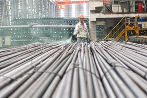 Năm 2016 được nhận định vẫn là một năm đầy khó khăn với ngành thép. Ảnh: Chí Cường