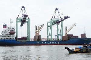 Thủ tướng Chính phủ vừa có ý kiến chỉ đạo thoái toàn bộ vốn của Vinalines tại 9 doanh nghiệp: Các Công ty cổ phần Cảng: Khuyến Lương, Đà Nẵng, Vinalines - Đình Vũ, Cam Ranh, Năm Căn, Nghệ Tĩnh, Cần Thơ và Công ty TNHH Vận tải công nghệ cao, Công ty cổ phầ