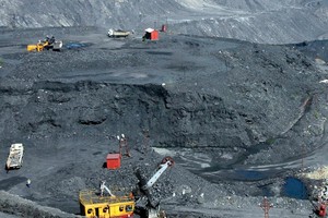 Công nghiệp khai khoáng đang đóng góp một tỷ lệ không nhỏ trong tăng trưởng kinh tế. Ảnh: Đức Thanh