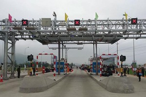 Kiểm toán Nhà nước đề nghị Tasco chấn chỉnh công tác quản lý dự án đầu tư xây dựng công trình, trong đó có hạng mục thí điểm công nghệ thu phí không dừng, cân tải trọng xe. Ảnh: Đức Thanh