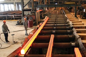 Doanh nghiệp sản xuất thép của Việt Nam tiếp tục gặp khó trước áp lực của hàng nhập khẩu. Ảnh: Lê Toàn