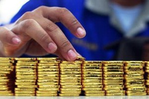 Tỷ giá trung tâm ngày 14/3 giảm mạnh 15 đồng/USD, vàng JSC tăng vượt giá thế giới