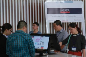 Lazada Việt Nam đang giữ ngôi vương trên thị trường thương mại điện tử Việt Nam. Điều gì sẽ xảy ra  khi Alibaba thâu tóm?