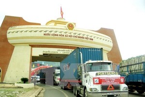 Quảng Trị có vị trí chiến lược quan trọng nằm trên các tuyến giao thông huyết mạch của quốc gia về đường bộ, đường sắt và đường biển. (Ảnh: TTXVN)