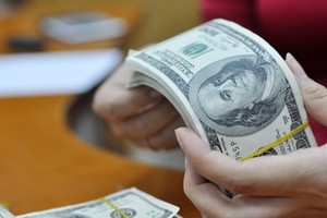 Giá vàng ngày 10/5 mất mốc 34 triệu đồng/lượng, tỷ giá trung tâm tăng mạnh