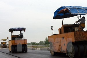 Quỹ bảo trì đường bộ sẽ giúp duy tu, bảo dưỡng các tuyến Quốc lộ xuống cấp. (Ảnh: TTXVN)