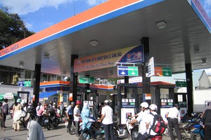 Xăng tiếp tục tăng giá 240 đồng một lít từ 15h ngày 20/5