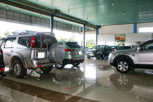 Thị trường ô tô những ngày này đang sôi động bởi việc tiêu thụ mạnh những dòng xe sang có dung tích lớn.