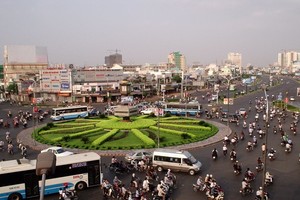 Việc chọn tuyến đường trên cao số 1 từ trung tâm ra sân bay Tân Sơn Nhất vì hiện nay các tuyến đường trên mặt đất đang quá tải (ảnh minh họa)