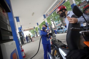 Xăng giảm hơn 300 đồng/lít từ 15h hôm nay
