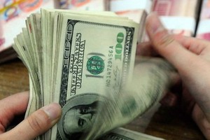 Sáng ngày 23/6, giá vàng trong nước tăng nhẹ, tỷ giá trung tâm giảm 3 đồng/USD