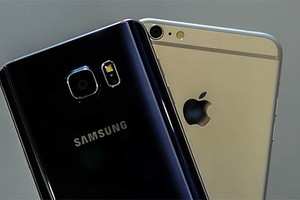 Cuộc chiến giữa Apple và Samsung hứa hẹn nhiều hấp dẫn cuối năm nay. 