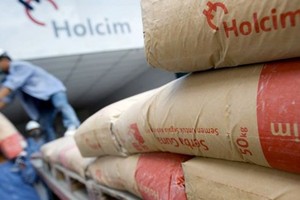 Tập đoàn LafargeHolcim vừa ký một thỏa thuận bán toàn bộ 65% cổ phần của mình tại liên doanh LafargeHolcim Việt Nam cho công ty sản xuất xi măng của Thái Lan Siam City (SCCC)