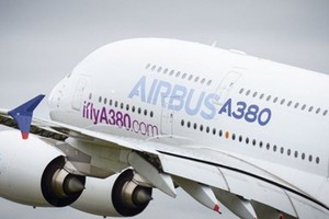 Một máy bay Airbus A380 của hãng đang cất cánh. Ảnh: Airbus