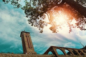 Nhà thờ đá Tam Đảo là điểm đến hấp dẫn. Ảnh: aprotravel