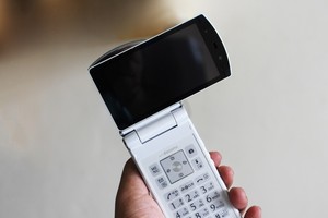 Chơi điện thoại Nhật cổ tại Sài Gòn