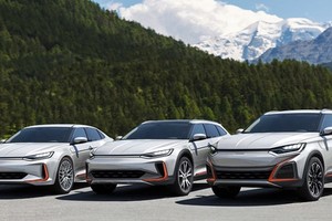 Công ty Trung Quốc photoshop xe Outlander làm ảnh sản phẩm mới