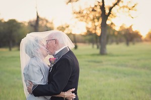 Cặp đôi chờ đến 70 năm mới chụp ảnh cưới