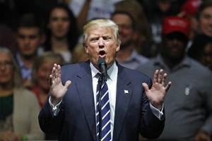 Tổng thống đắc cử Trump sẽ rút lui khỏi thương trường sau khi vào Nhà Trắng. Ảnh: AP