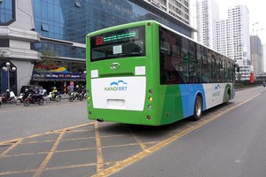 Tuyến buýt BRT đầu tiên của Sài Gòn và Hà Nội khác nhau thế nào?