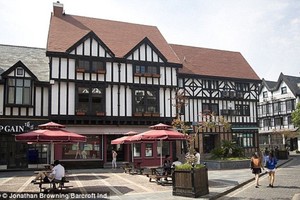 Du khách thích thú vì Trung Quốc có quá nhiều hàng nhái