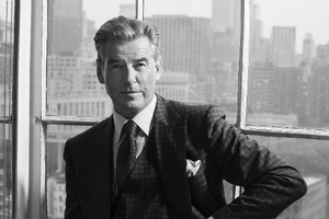 Triển lãm đồng hồ dành cho quý ông Salon International de la Haute Horlogerie lần thứ 27 (SIHH) vừa diễn ra tại Geneva, Thụy Sỹ quy tụ 30 hãng danh tiếng với con số giao dịch lên tới hàng tỷ USD. Đại sứ thương hiệu Speake-Marin - diễn viên gạo cội trong loạt phim "Điệp viên 007" - Pierce Brosnan tại triển lãm SIHH với chiếc Speake-Marin Resilience trên cổ tay.