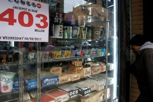 Giải độc đắc của Powerball đã lên tới hơn 400 triệu USD sau gần 3 tháng không có người trúng thưởng. (Ảnh: Reuters)