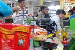 Chi phí sinh hoạt ở Hà Nội cao nhất cả nước. Ảnh: L.B