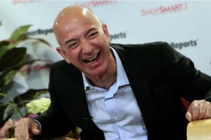 Ông chủ Amazon - Jeff Bezos có thêm 1,5 tỷ USD hôm qua. Ảnh: Reuters