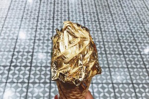 Cây kem dát vàng 24k khuynh đảo Sài Gòn