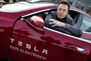 Sau cuộc thăm dò “gây bão” Twitter, Elon Musk nhanh tay bán hơn 5 tỷ USD cổ phiếu Tesla