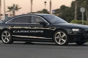 Xe chỉ còn dán nguỵ trang ở đèn pha, lưới tản nhiệt và đèn hậu