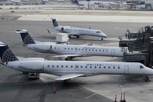 Barkshire Hathaway hiện là cổ đông lớn nhất của United Airlines. Ảnh minh họa: AP