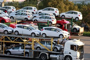 Nhập khẩu ô tô nguyên chiếc tăng mạnh, chủ yếu từ Thái Lan