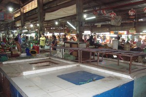 Tiểu thương chợ Hà Nội bỏ quầy, cho thuê sạp vì ế ẩm